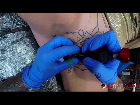 ❤️ Ekstremt tatovert hottie Sully Savage tok en tatovering på klitoris ❤️❌ Sexvideo hos oss no.masseffect1.ru ❌️